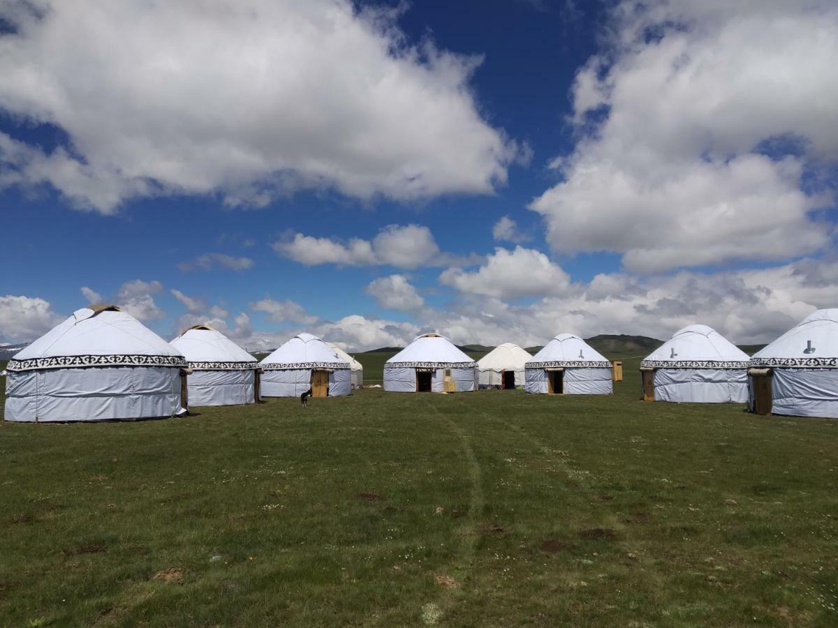 ホテルYurt Camp Muras In Song Kol Lake Kochkor エクステリア 写真