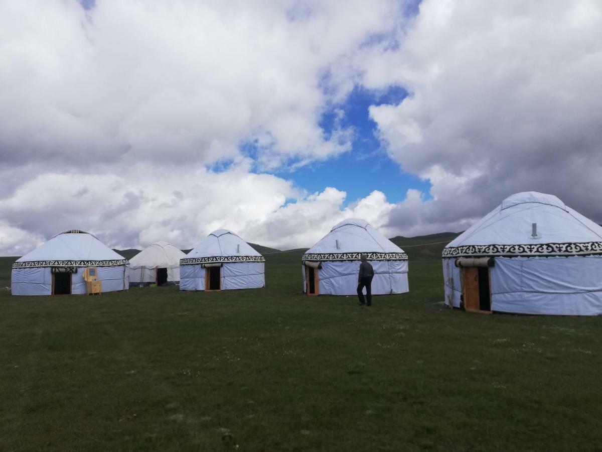 ホテルYurt Camp Muras In Song Kol Lake Kochkor エクステリア 写真