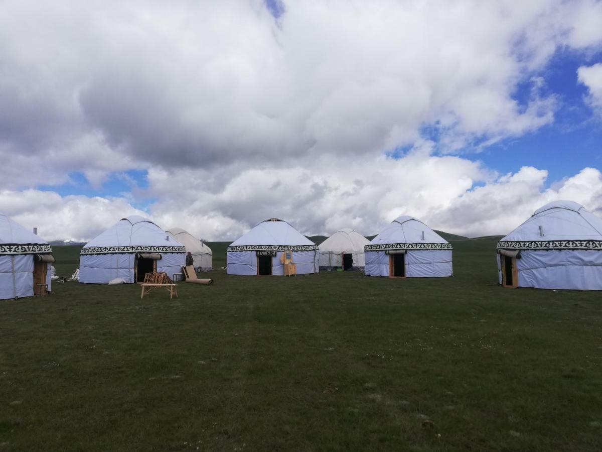 ホテルYurt Camp Muras In Song Kol Lake Kochkor エクステリア 写真