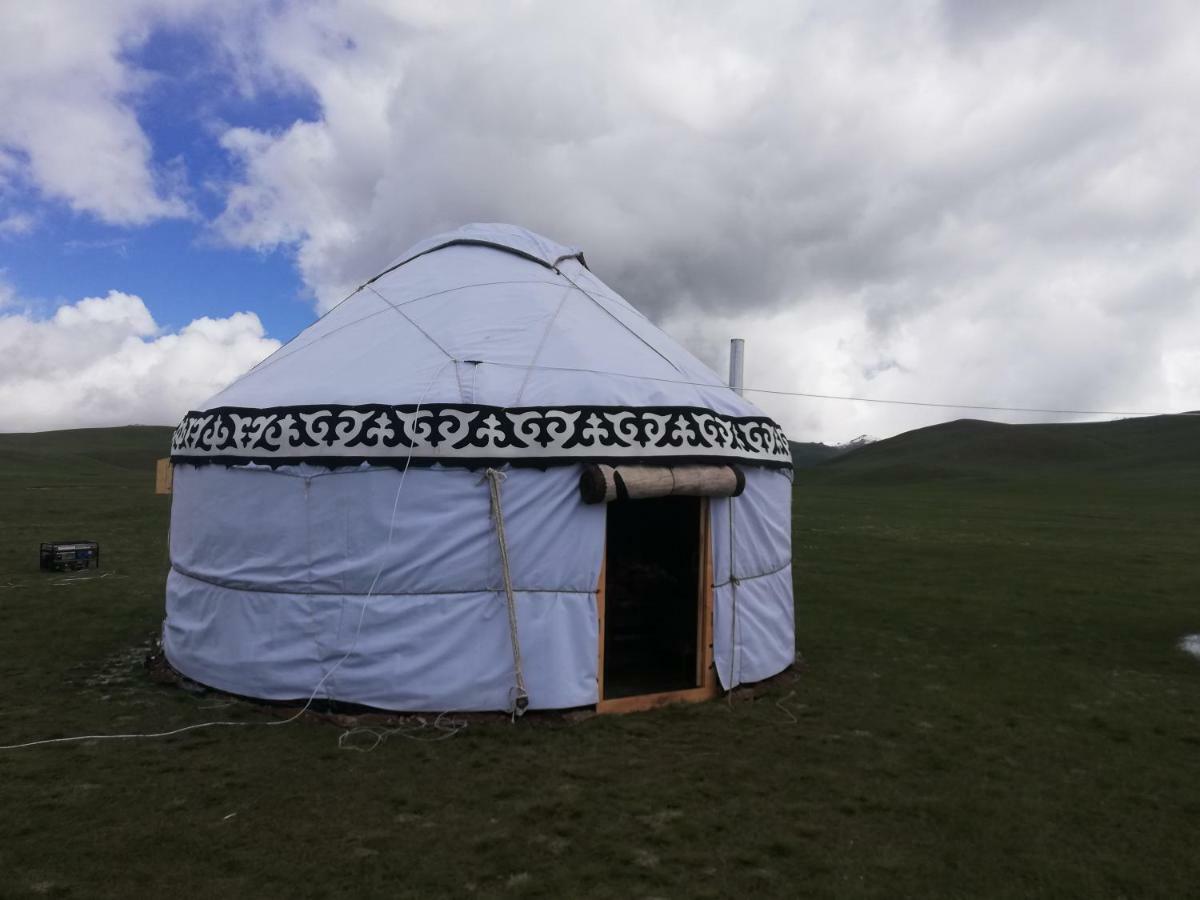 ホテルYurt Camp Muras In Song Kol Lake Kochkor エクステリア 写真