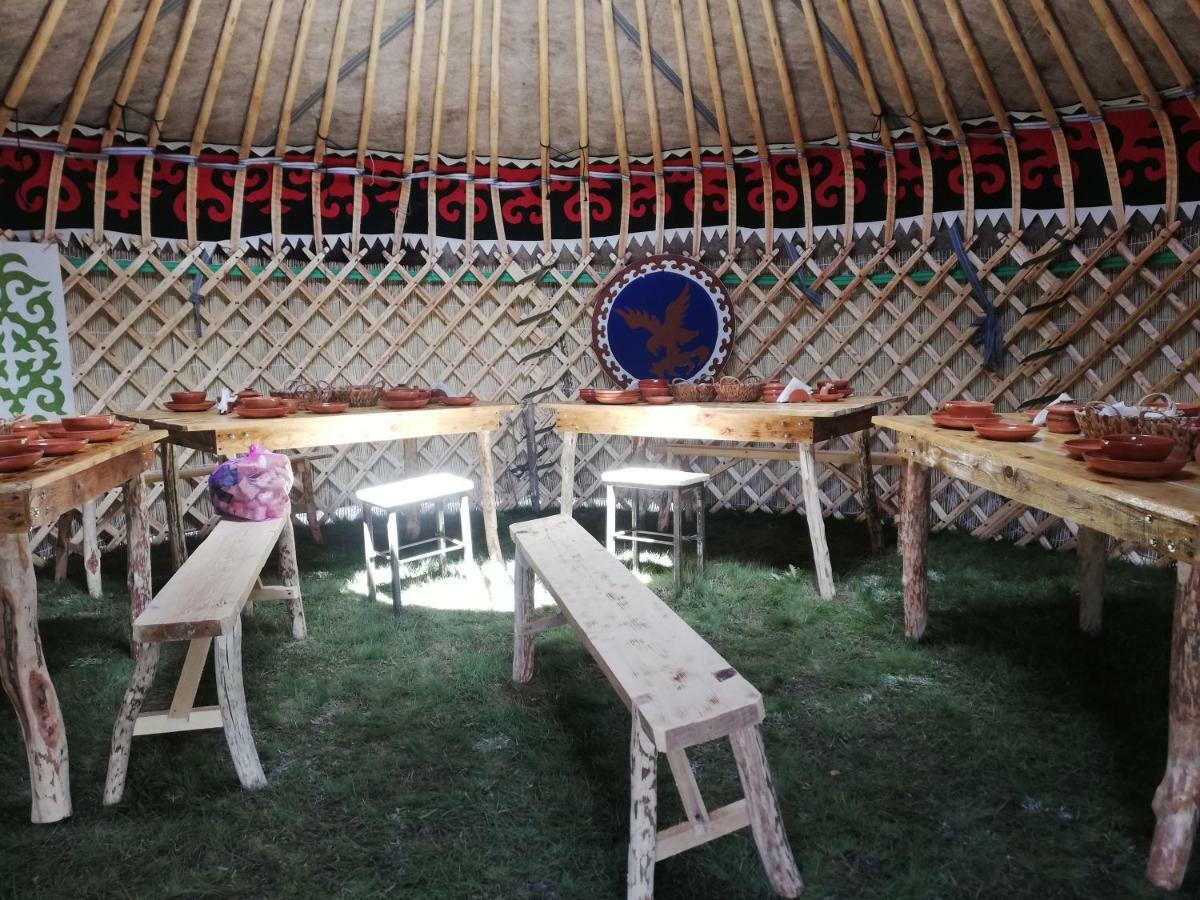 ホテルYurt Camp Muras In Song Kol Lake Kochkor エクステリア 写真