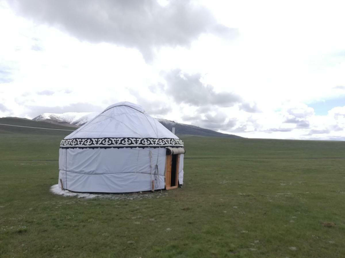 ホテルYurt Camp Muras In Song Kol Lake Kochkor エクステリア 写真