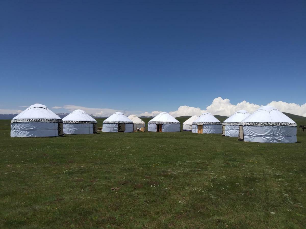 ホテルYurt Camp Muras In Song Kol Lake Kochkor エクステリア 写真