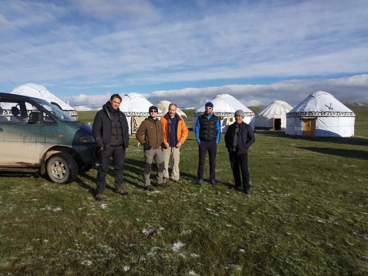 ホテルYurt Camp Muras In Song Kol Lake Kochkor エクステリア 写真