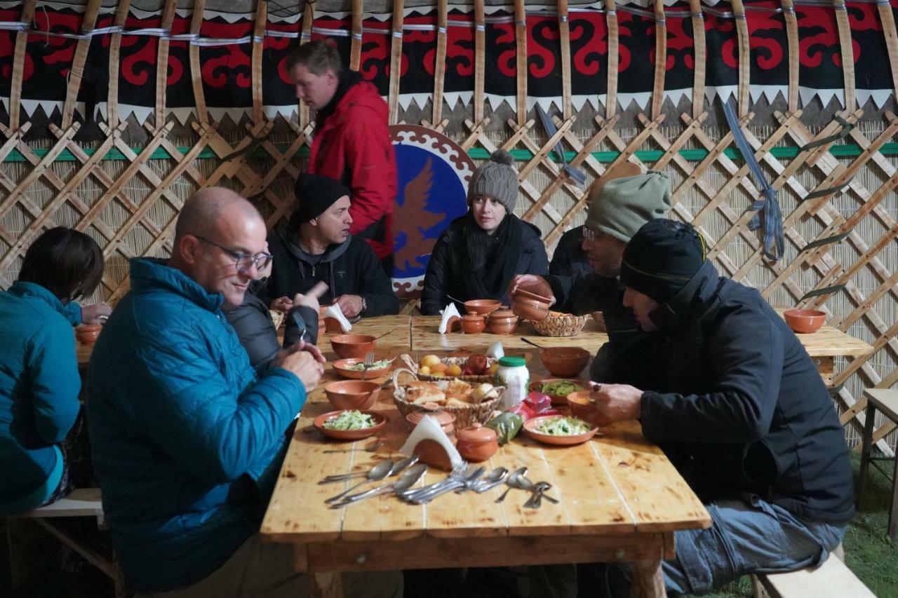 ホテルYurt Camp Muras In Song Kol Lake Kochkor エクステリア 写真