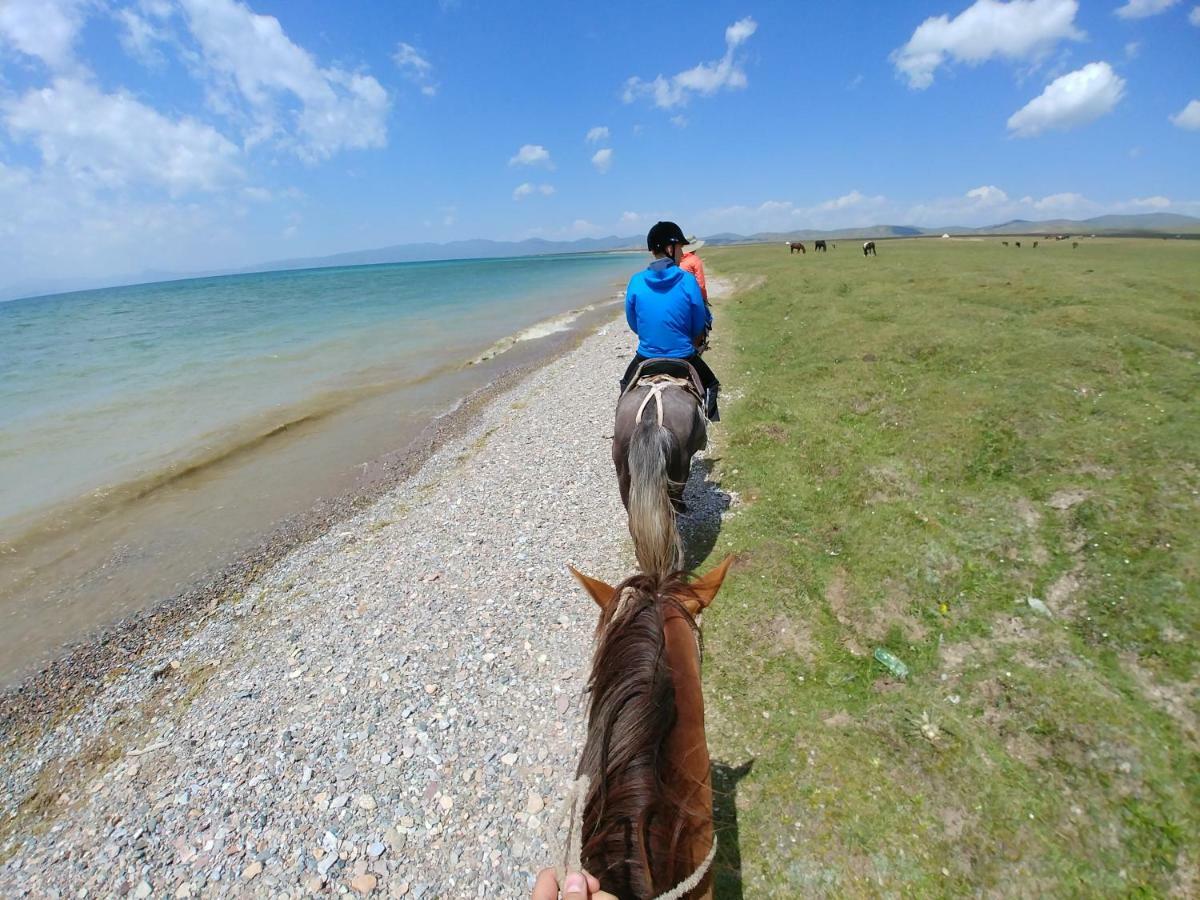 ホテルYurt Camp Muras In Song Kol Lake Kochkor エクステリア 写真